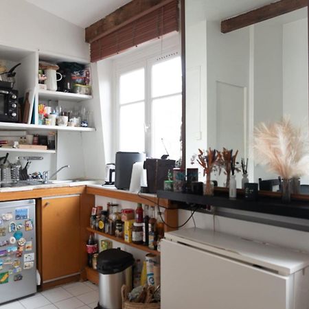 Beautiful Apartment In The Heart Of Париж Екстериор снимка