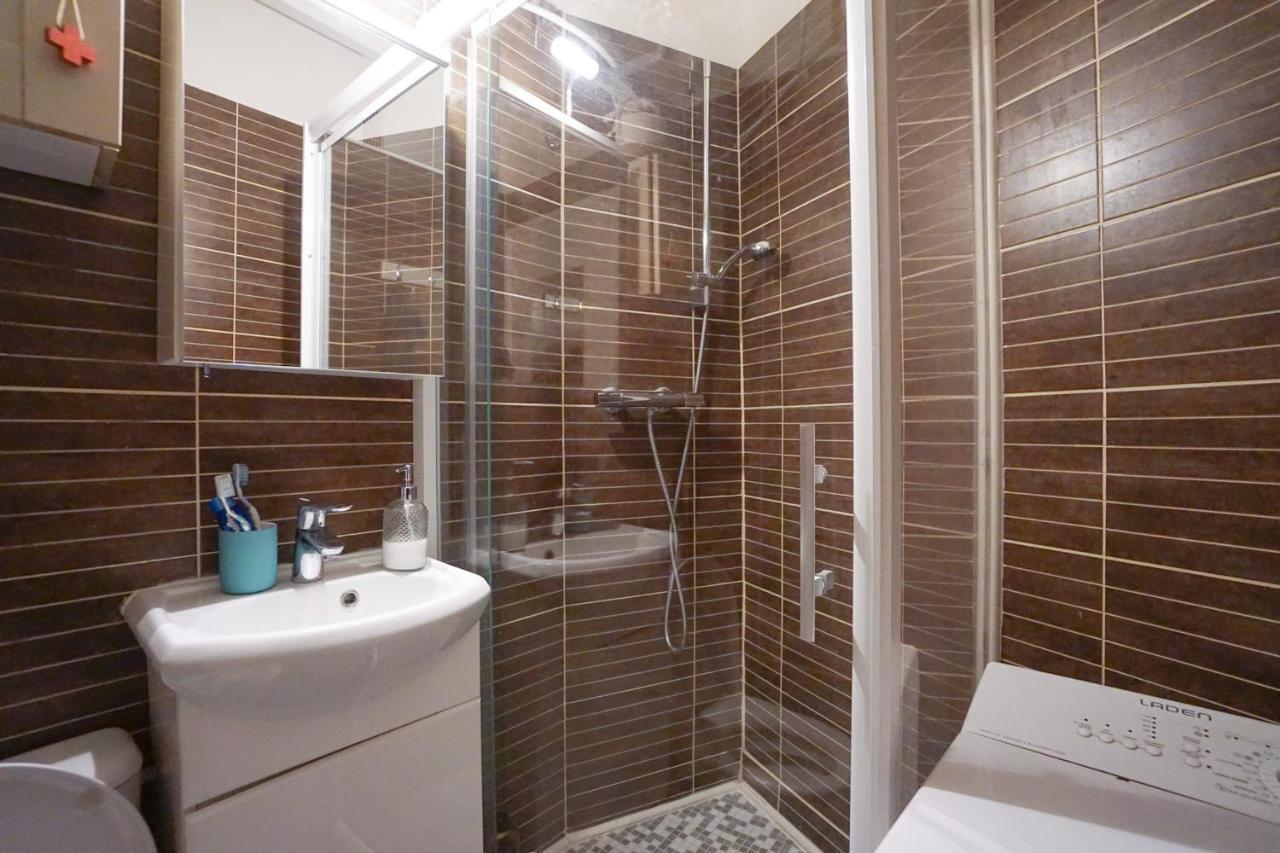 Beautiful Apartment In The Heart Of Париж Екстериор снимка
