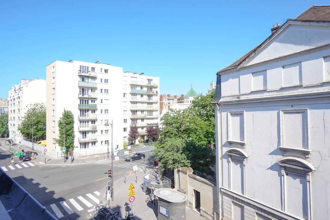 Beautiful Apartment In The Heart Of Париж Екстериор снимка